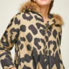 Parka Jaspe acolchada con estampado de leopardo.